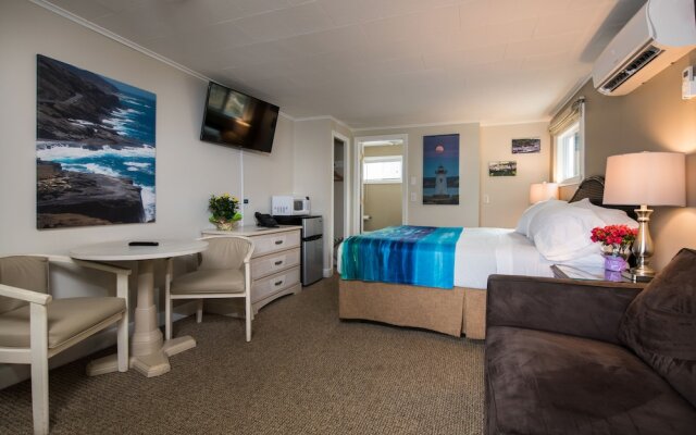 Footbridge Beach Motel