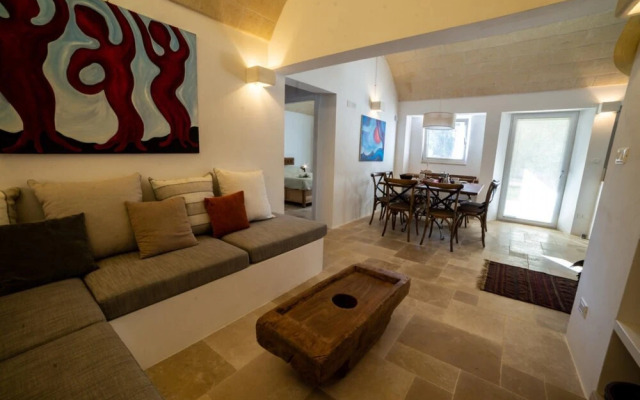 Traditional Trullo la Specchia