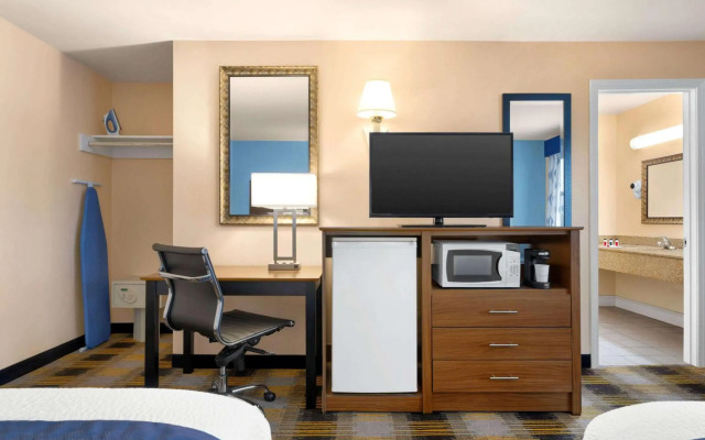 Days Inn by Wyndham Middletown/Newport Area