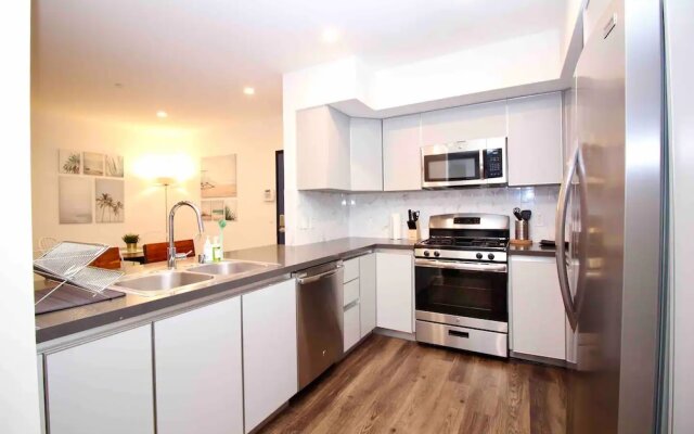 Los Angeles Deluxe Suites - 2 Bedrooms & 2 Bathrooms