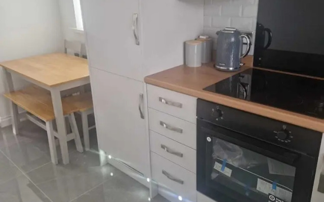 Captivating 2-bed Apartment in Tenby