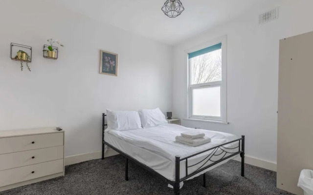 Spacious & Newly Renovated 4BD House East Ham!