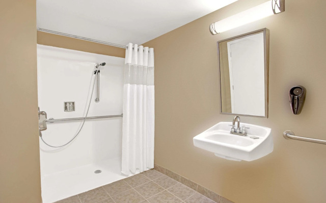 Super 8 By Wyndham Asbury Park