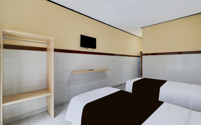 Townhouse Oak Legian Near Legian Beach Formerly Sayang Maha Merta – Guest Rooms – Kuta