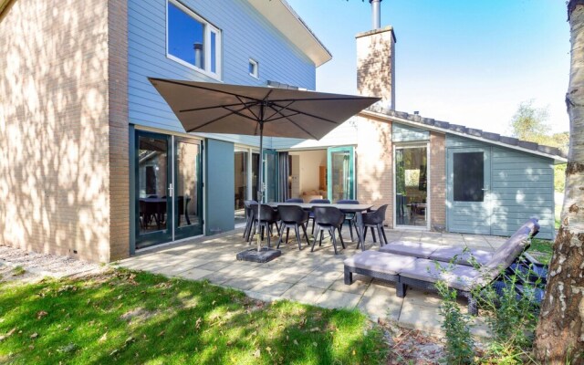 Restyled Holiday Home with 2 Bathrooms near Beach