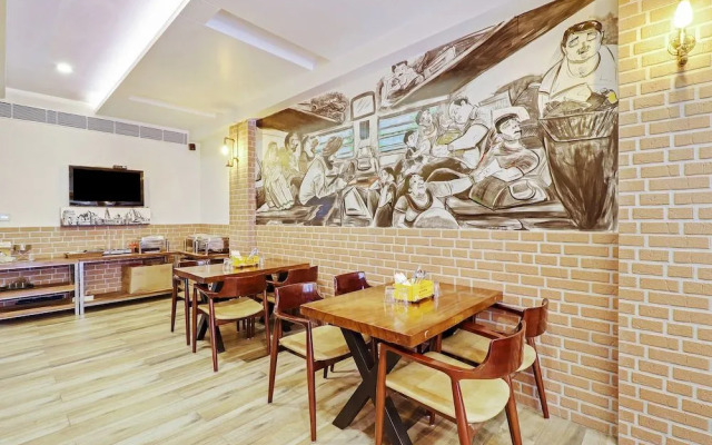 Capital O 2242 Hotel Yuvraj Deluxe
