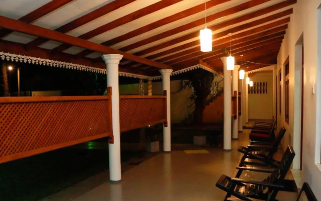 Vishmee Holiday Inn