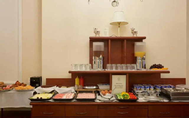 Fleur De Lis Hotel