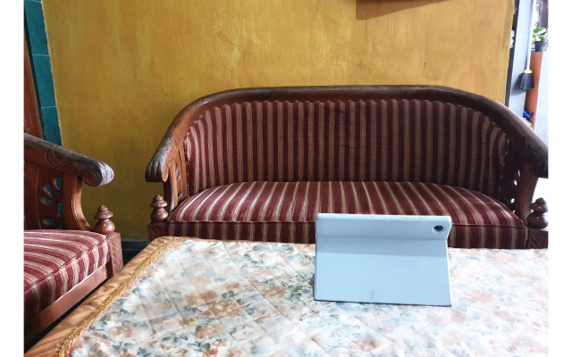 Hotel O Kos Haji Jakfar SyariahNearPancoran mas 25 – Guest Rooms – Tamansari