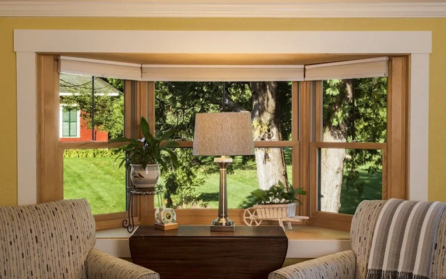 Lake House at Ferry Point