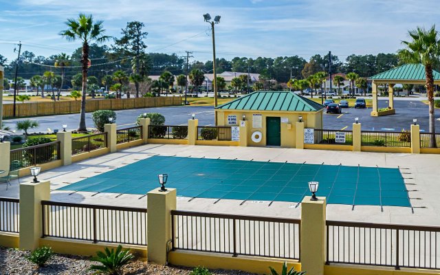 Econo Lodge Inn & Suites Hardeeville I-95