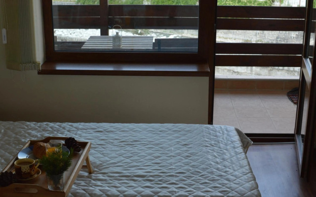 Pine Tree Apartment D34