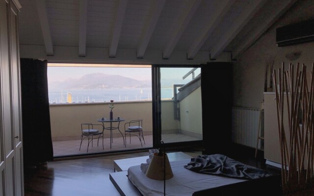 Square loft and lounge lake view
