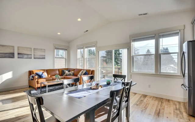 Stunning Stevenson Retreat w/ Mountain Views!