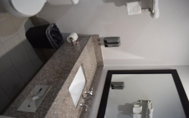 Deluxe Inn Hawthorne