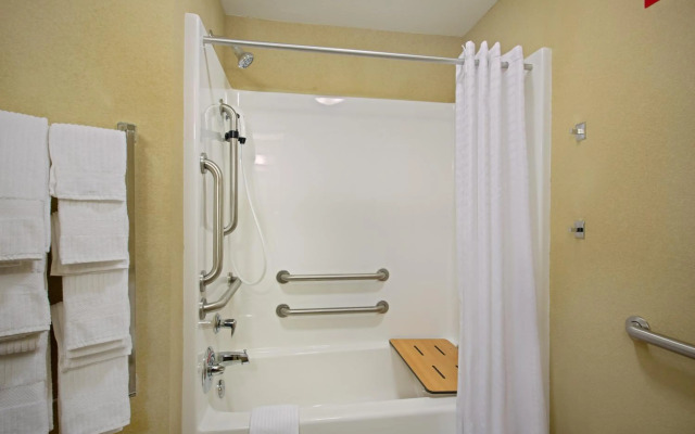 Candlewood Suites Pittsburgh Cranberry by IHG