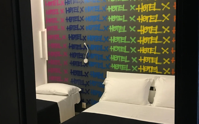Hotel X