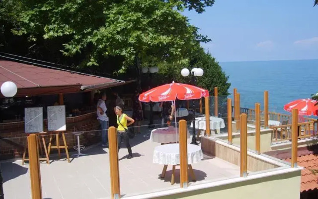 Tezel Pansiyon & Camping