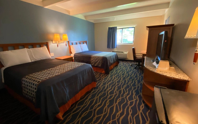 Economy Inn North Randall