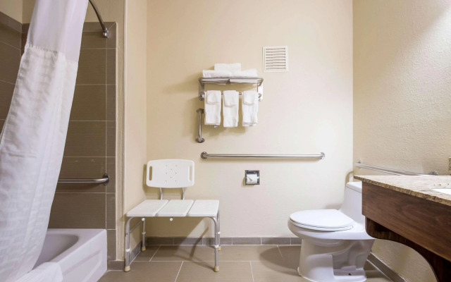 Quality Inn & Suites Green Bay - Ashwaubenon