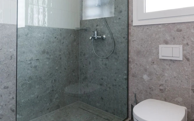 UPSTREET Elegant Luminous 3BD Apt-Kolonaki
