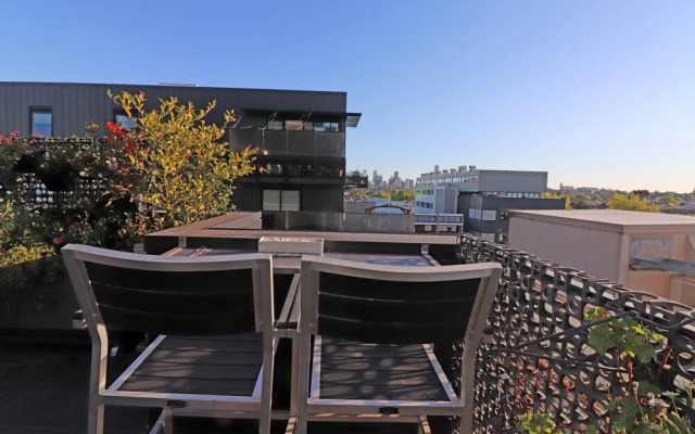 Fitzroy, Street Art - Rejuvenate Stays