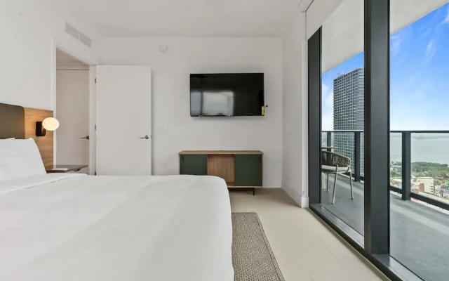 Bayside Breeze Downtown Luxury Tower Pool Gym
