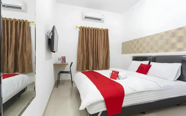 RedDoorz Plus @ Boulevard Residence BSD