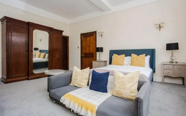 The Royal Retreat -elegant 7bdr With Garden