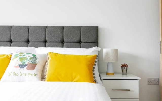 Skyvillion 2bed Enfield Flat W Balcony - Parking