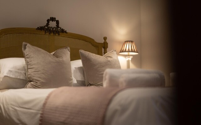 The Cwtch Apartment - Sea Views Walk to Beach