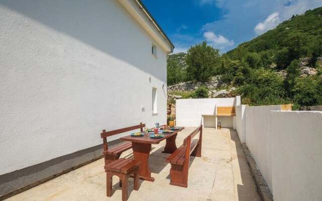 Nice Home in Lukovo with Hot Tub, WiFi & 4 Bedrooms