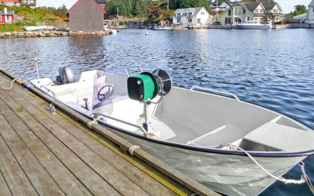 Amazing Home in Bakkasund With 3 Bedrooms and Wifi