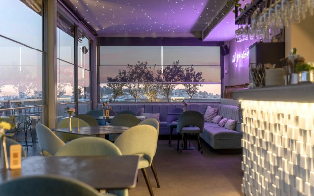 Athens Gate Hotel