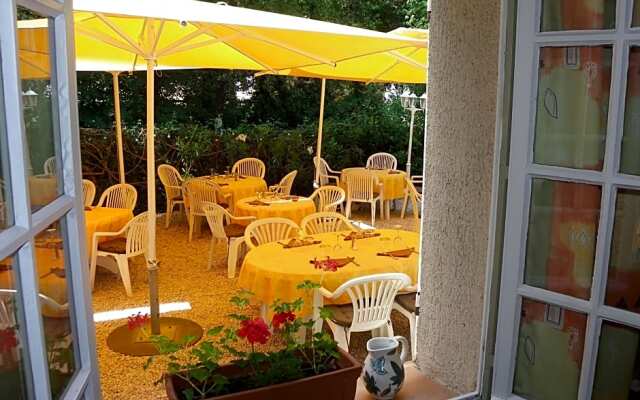 HUMAN HOTEL RESIDENCE ex esparrus