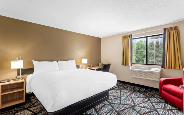 Quality Inn & Suites Howe - Sturgis