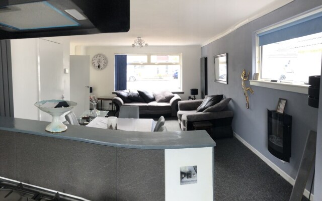 Limegrove, Comfortable Three Bedroom House