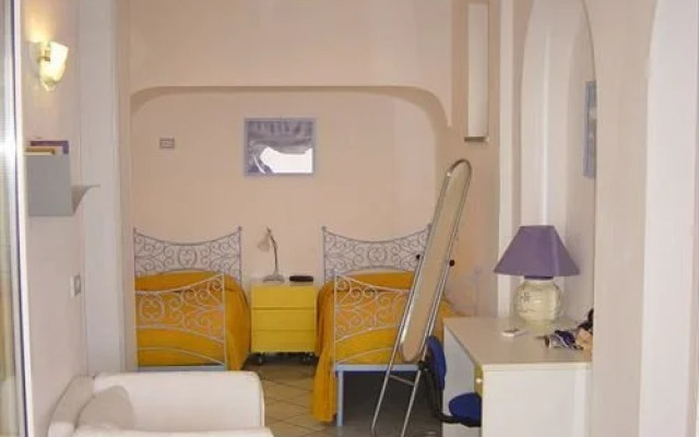 Sorrento Holidays (V425)