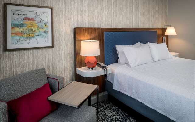 Hampton Inn & Suites Huntington Downtown