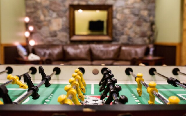 Arapahoe Lodge #8102 by Summit County Mountain Retreats