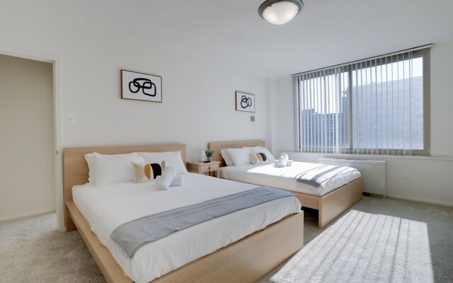 Sensational & Modern apt in Crystal City