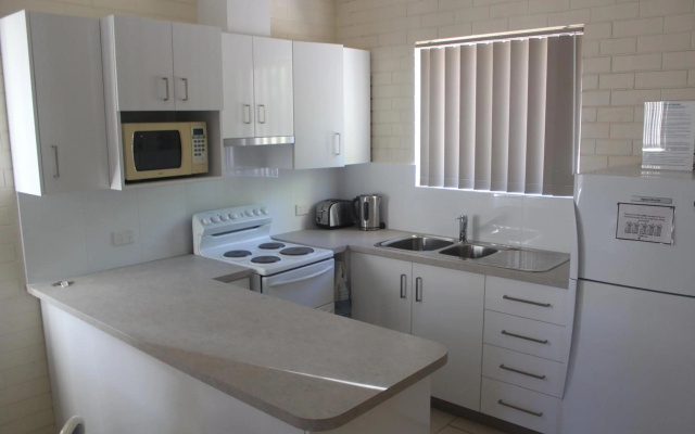 API Pelican Beach Front Apartments Kalbarri – Kitchen – Kalbarri