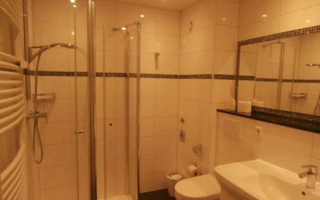 152 in the Trafalgar House