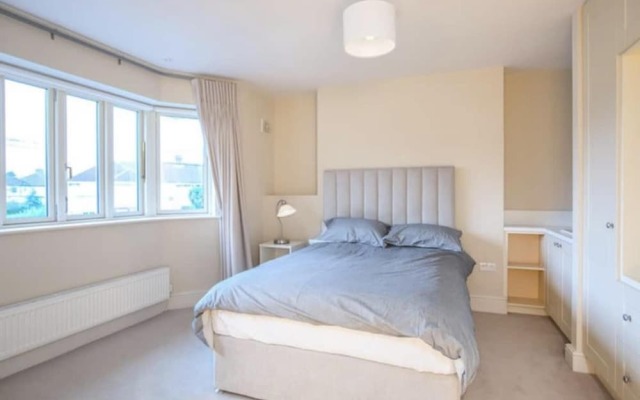 Stunning 5-bed House in London