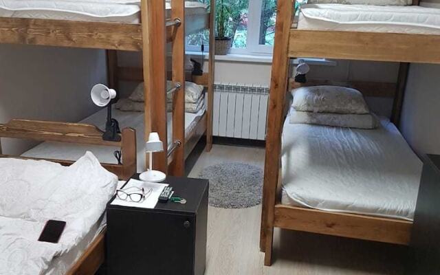 MAK mini hotel - Hostel