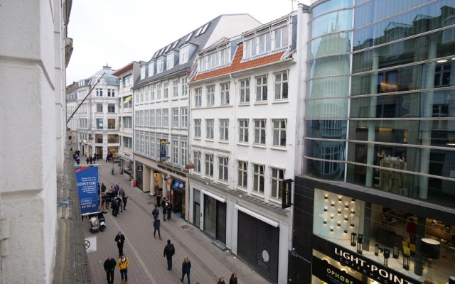 Sanders King - Smart 4-bdr Apt in City Center