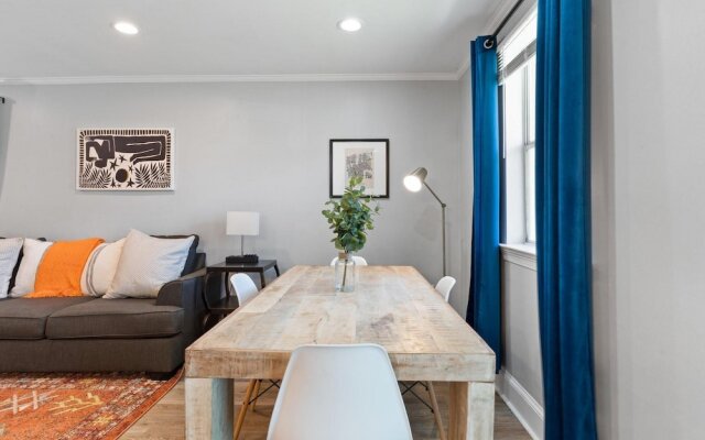 Quiet Retreat Off Magazine w Balcony Parking