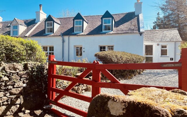 No 4 old Post Office row Isle of Skye - Book Now!