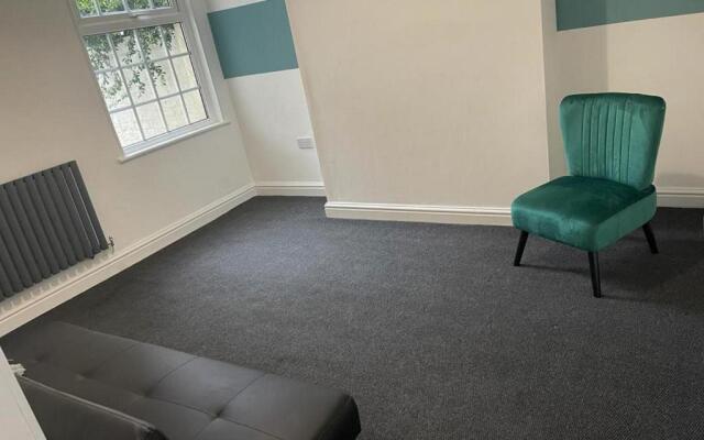 Contemporary 4BD Home nr Liverpool City Centre