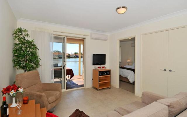 Lakeside Holiday Apartments